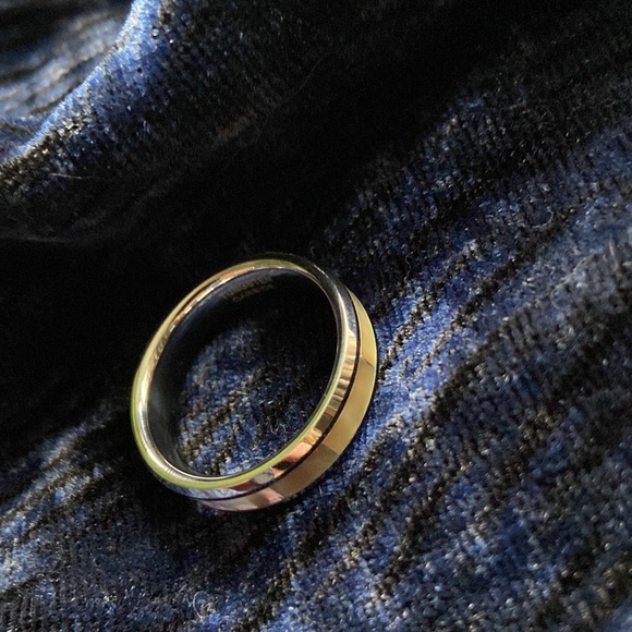 Tungsten & mother of pearl band - Picture 2 of 5